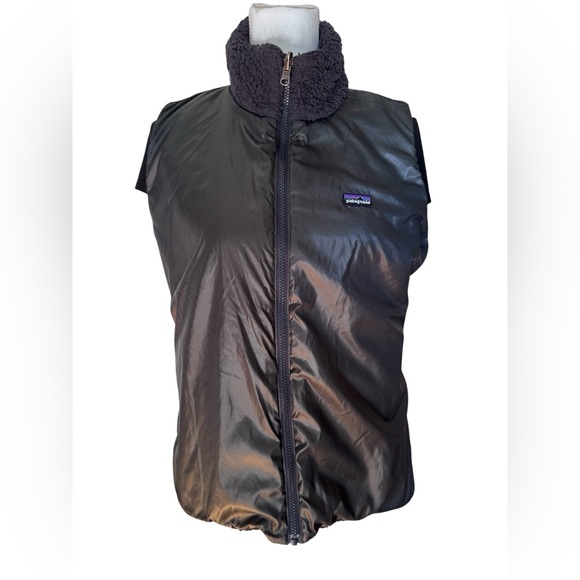 Patagonia Women’s Los Gatos Deep Pile Sherpa Vest in purple - XL - Picture 6 of 7